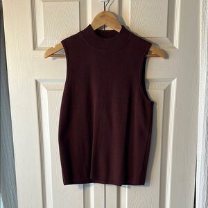 Marled Sleeveless Knit Top in burgundy